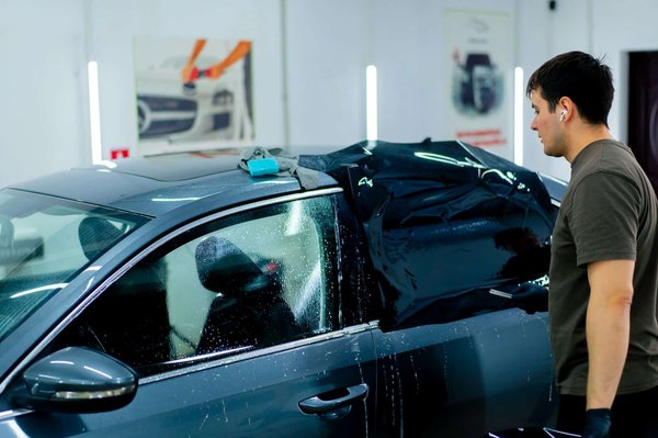 Améliorez votre confort avec nos solutions de vitres teintées à annecy !