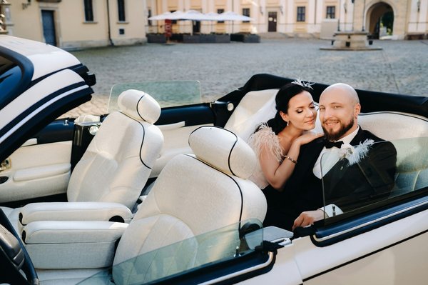 Location voiture mariage : choisir une option de luxe pour une journée spéciale